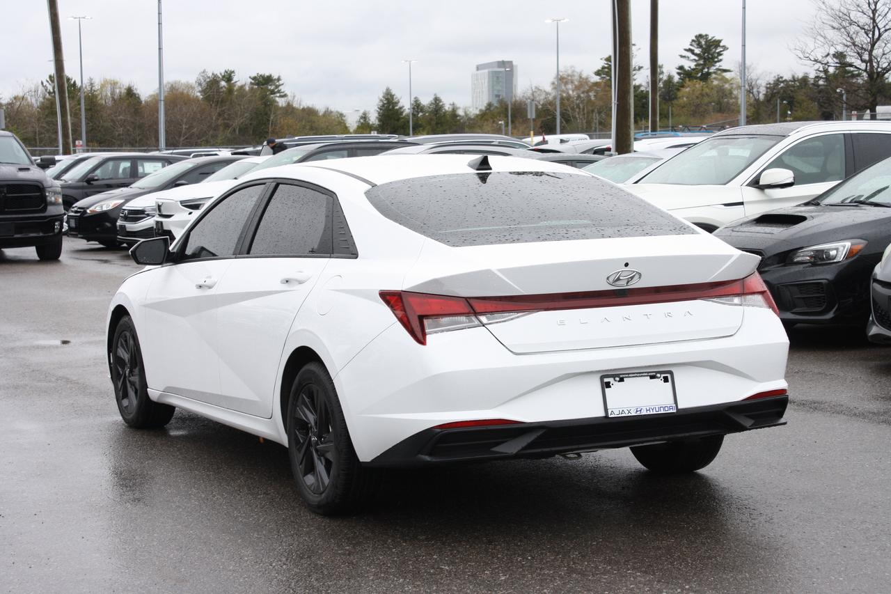 2023 Hyundai Elantra Preferred IVT Photo