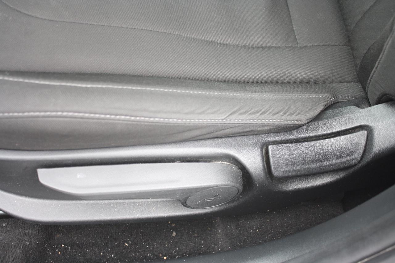 2023 Hyundai Elantra Preferred IVT Photo