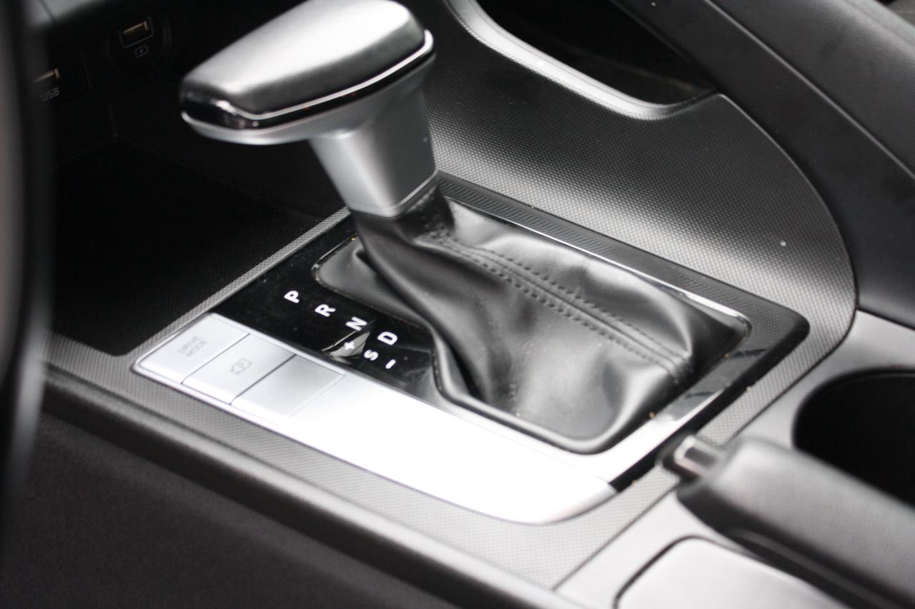 2023 Hyundai Elantra Preferred IVT Photo