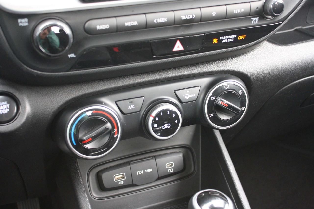 2023 Hyundai Venue Preferred IVT Photo