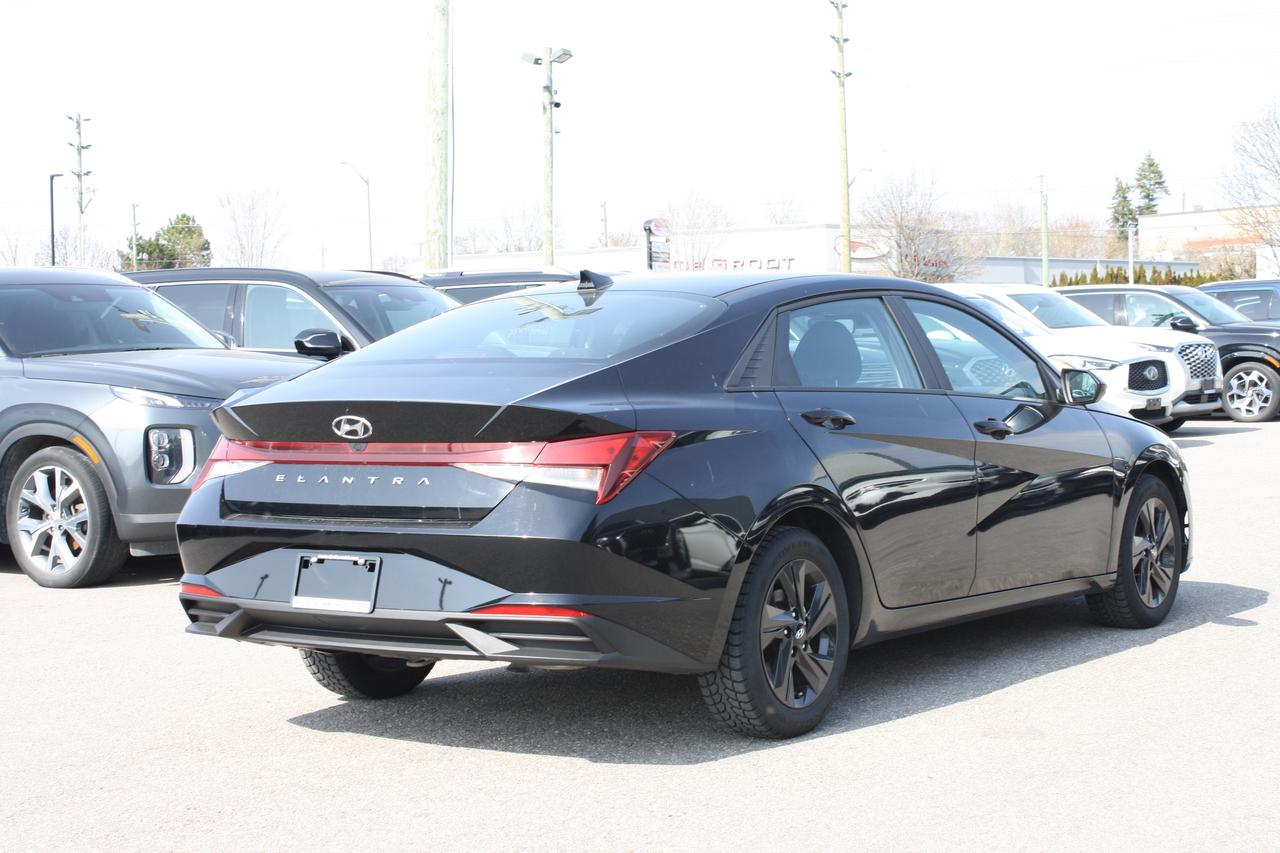 2023 Hyundai Elantra Preferred IVT Photo