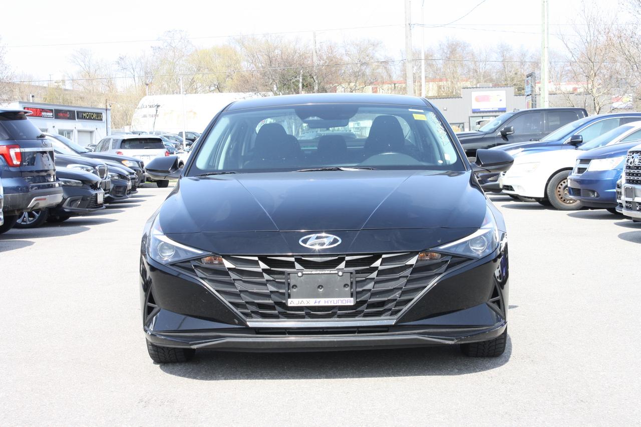 2023 Hyundai Elantra Preferred IVT Photo2