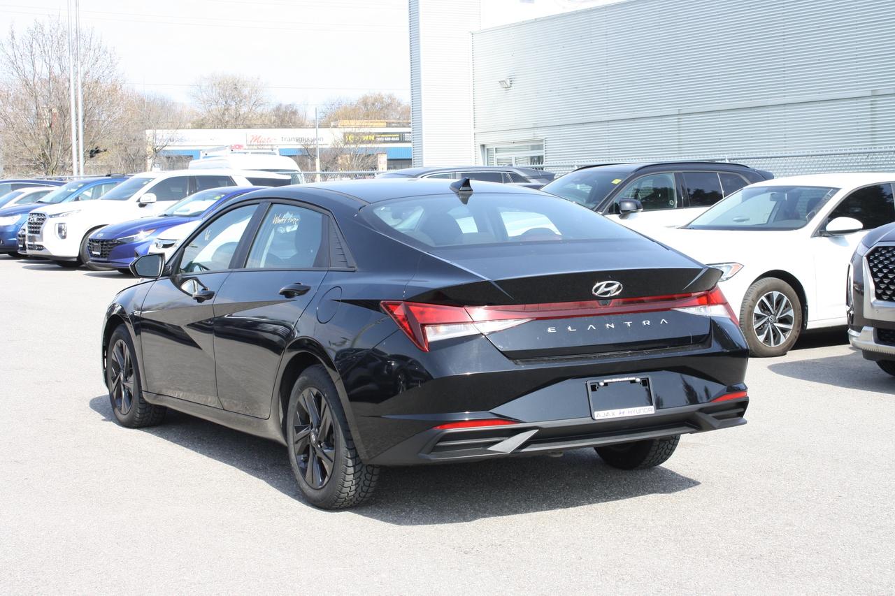 2023 Hyundai Elantra Preferred IVT Photo