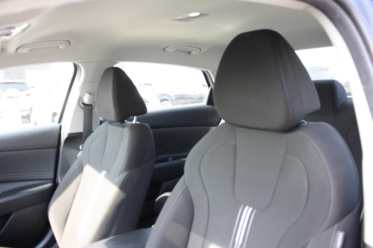 2023 Hyundai Elantra Preferred IVT Photo