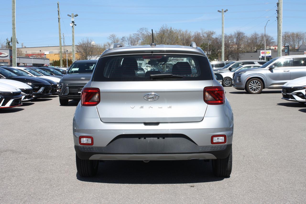 2023 Hyundai Venue Preferred IVT Photo