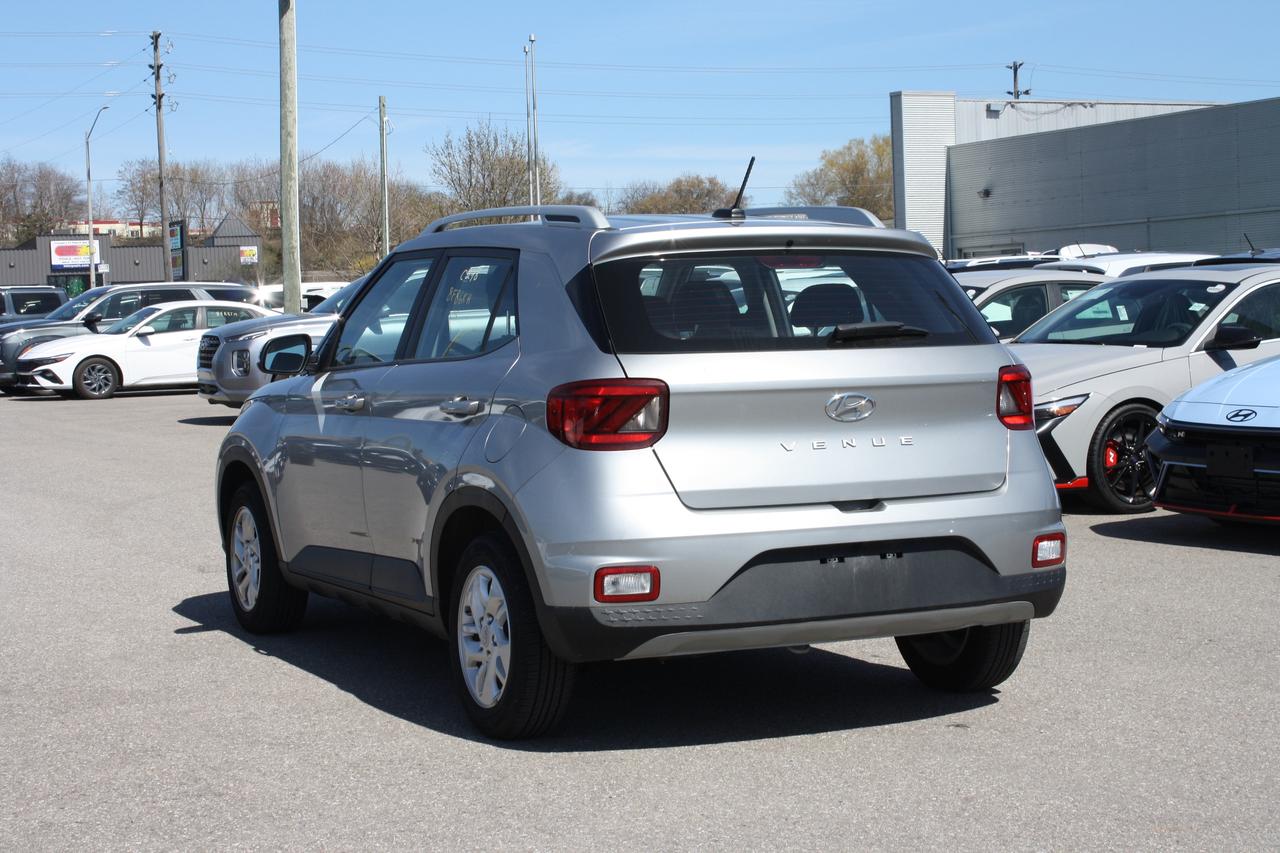 2023 Hyundai Venue Preferred IVT Photo