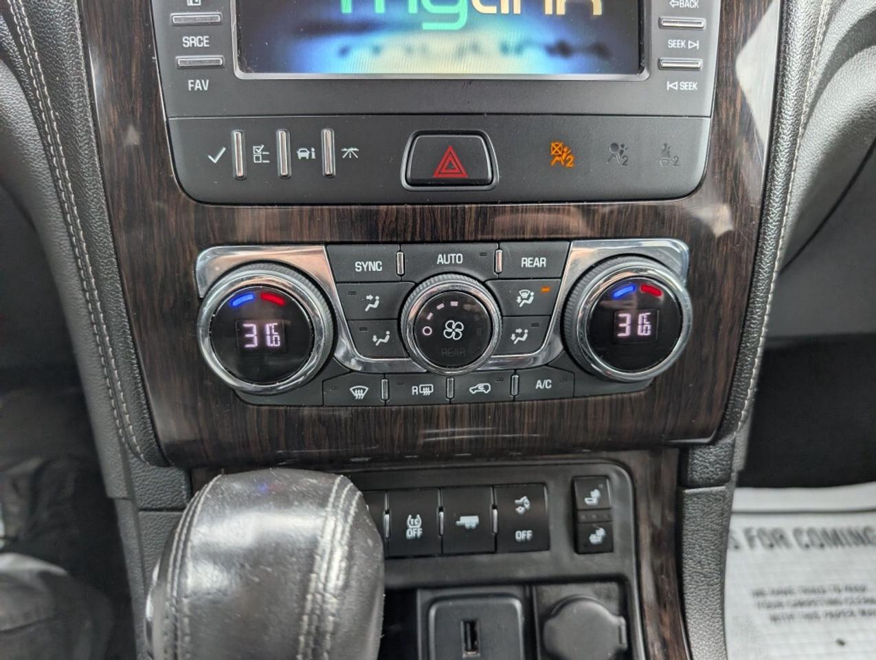 2016 Chevrolet Traverse 1LT AWD   NAV   SUNROOF   CAMERA   HTD SEATS Photo