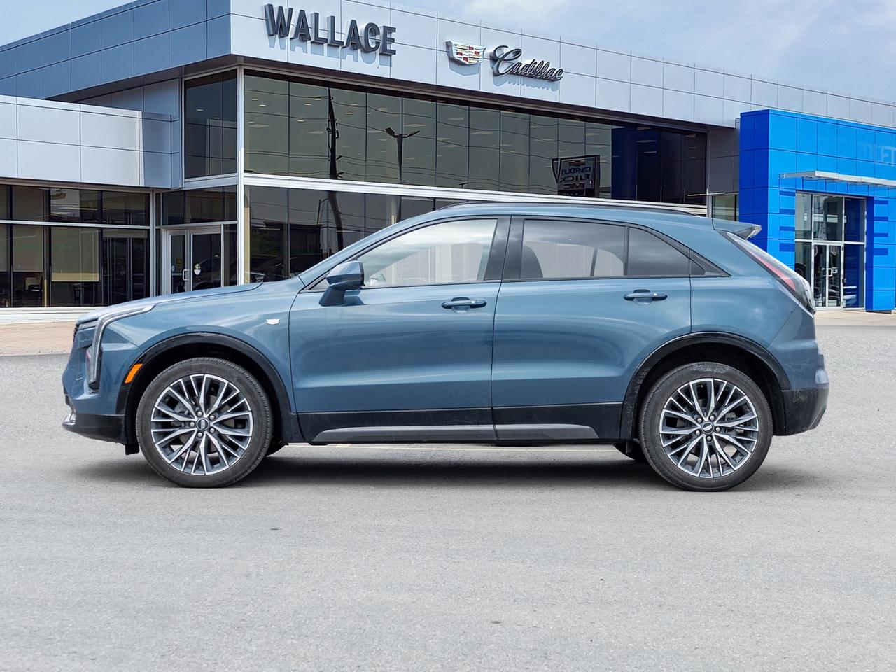 2024 Cadillac XT4 Sport AWD   ROOF   LOW KMS!!! UNDER 6K KMS Photo2