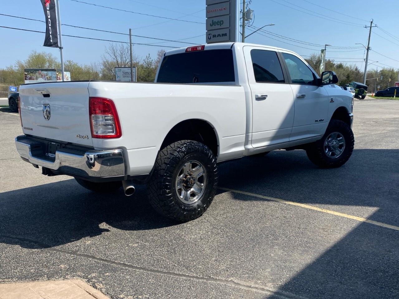 2019 RAM 3500 Big Horn 4x4 Crew Cab 6'4 Box Photo4