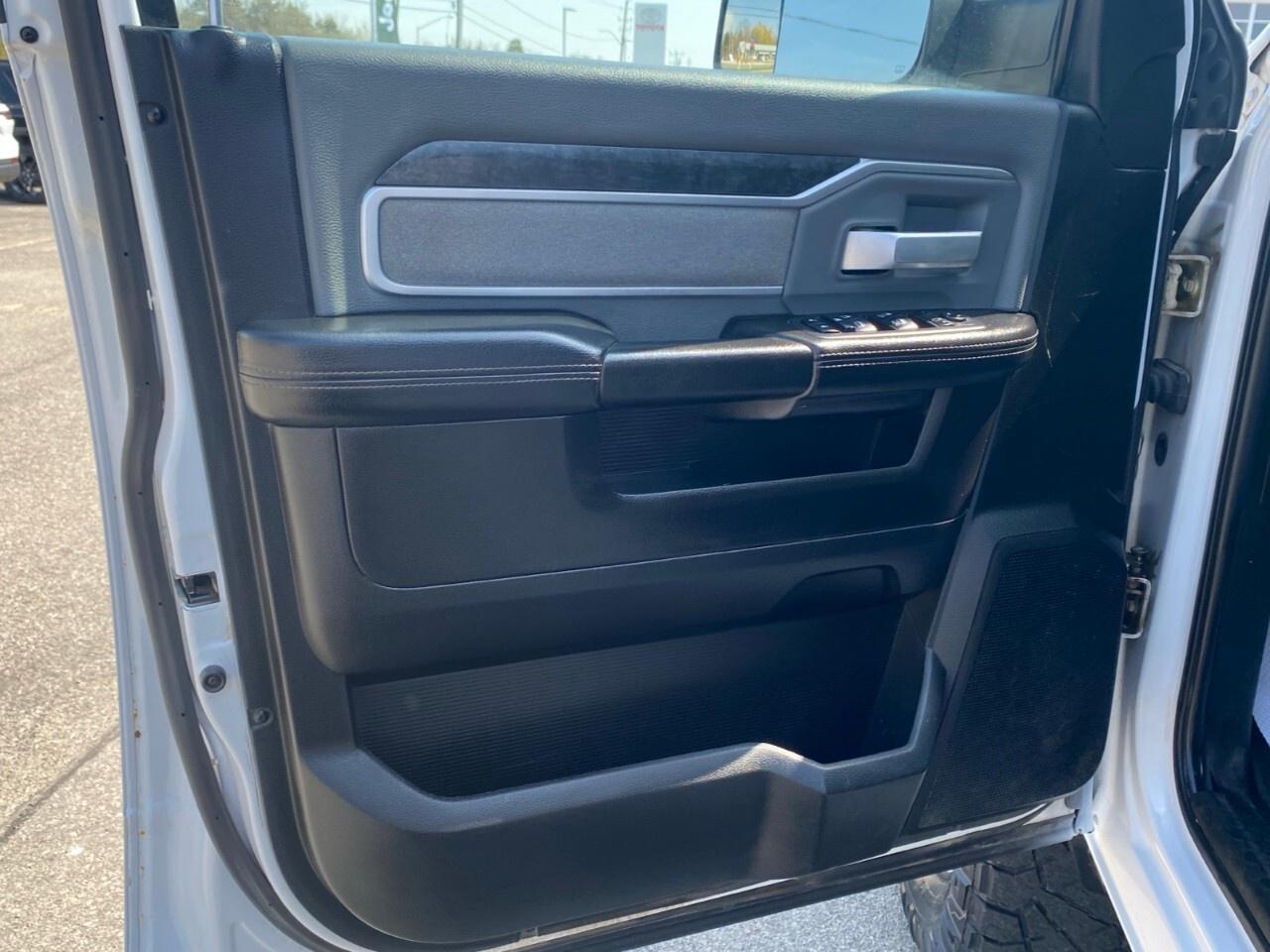 2019 RAM 3500 Big Horn 4x4 Crew Cab 6'4 Box Photo