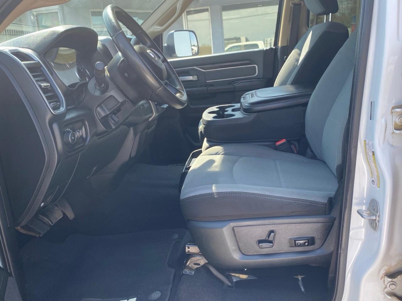 2019 RAM 3500 Big Horn 4x4 Crew Cab 6'4 Box Photo