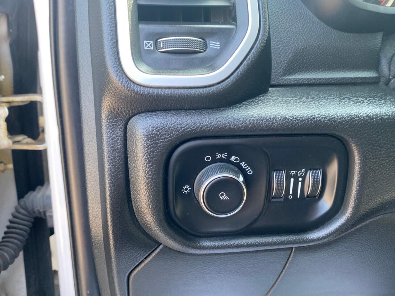 2019 RAM 3500 Big Horn 4x4 Crew Cab 6'4 Box Photo