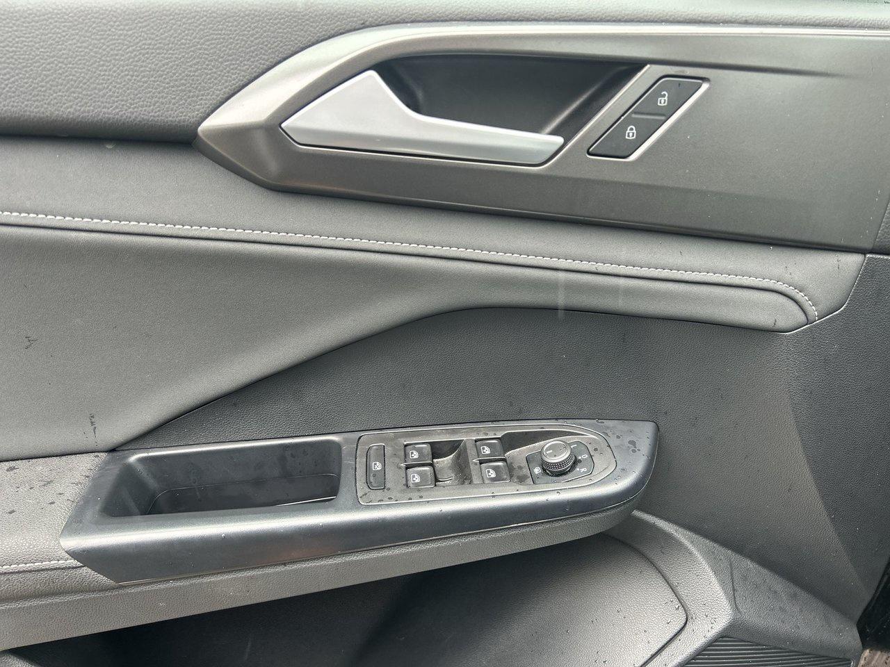 2025 Volkswagen Taos Comfortline Black Edition Digital Guages Sunroof L Photo