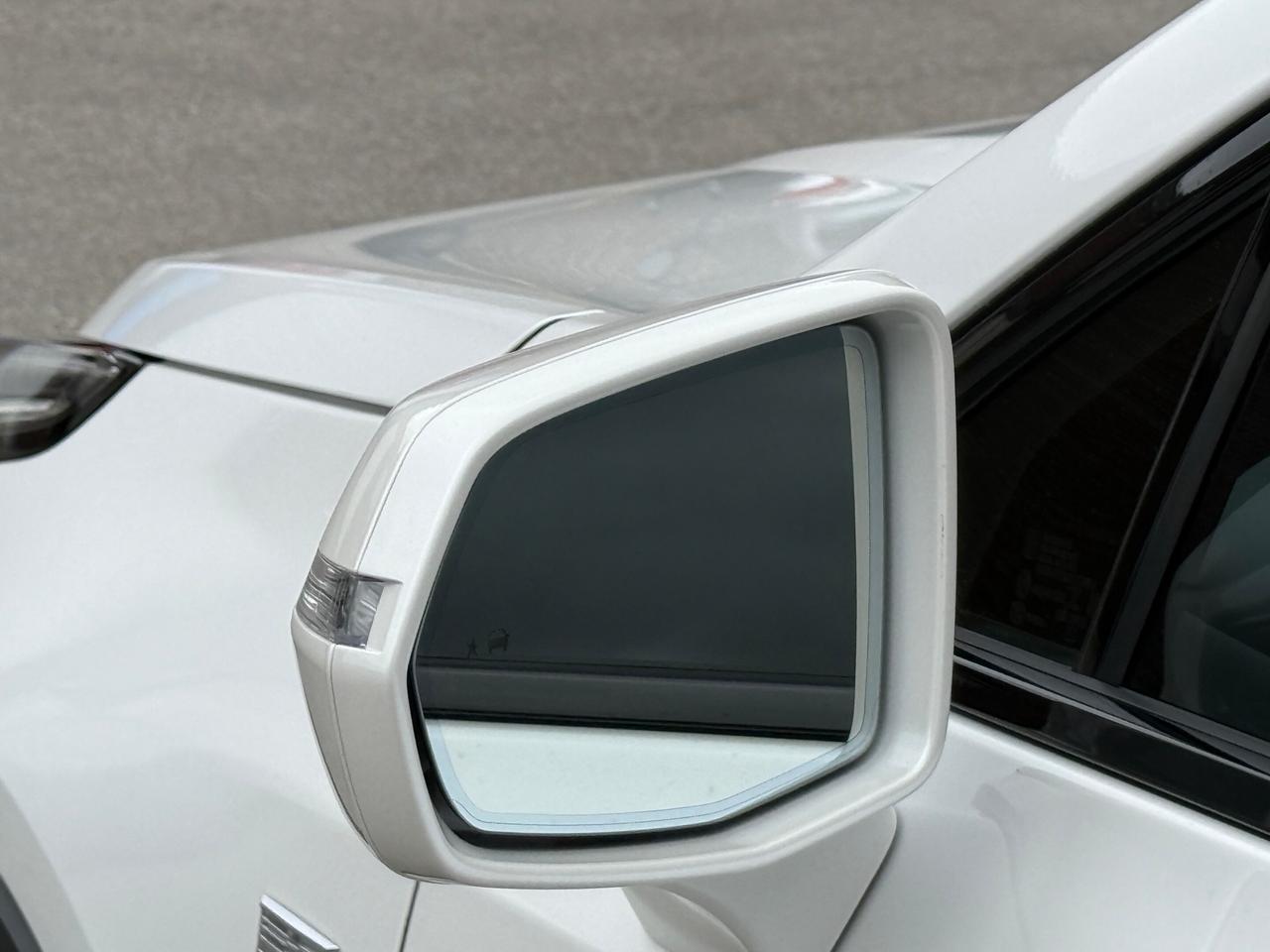 2020 Cadillac XT4 350T   AWD   PREMIUM LUXURY   HEAD-UP DIPSPLAY   M Photo