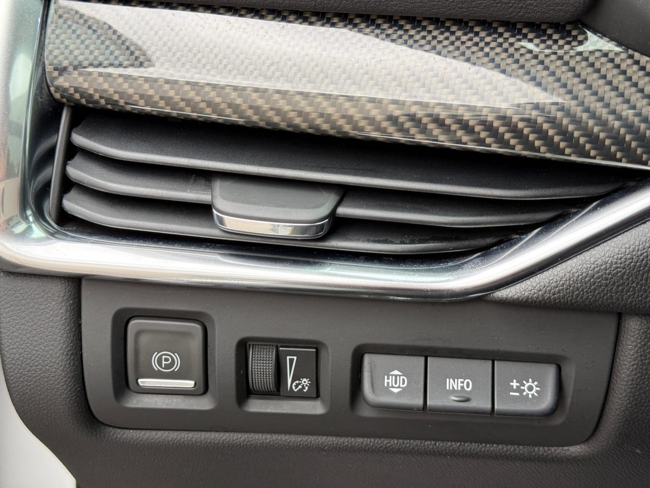 2020 Cadillac XT4 350T   AWD   PREMIUM LUXURY   HEAD-UP DIPSPLAY   M Photo