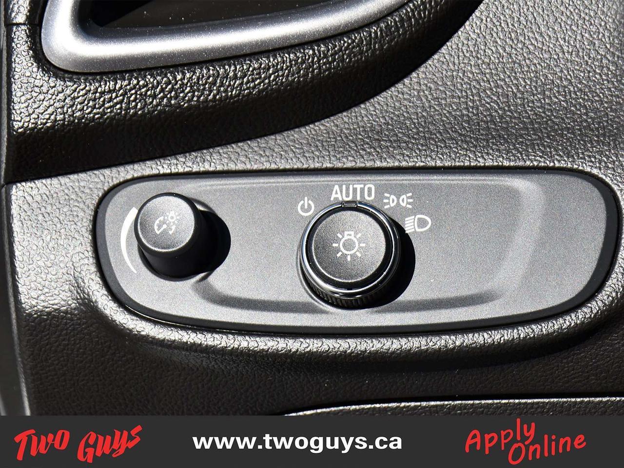 2020 Chevrolet Trax FWD 4dr LT Back Up Camera Photo