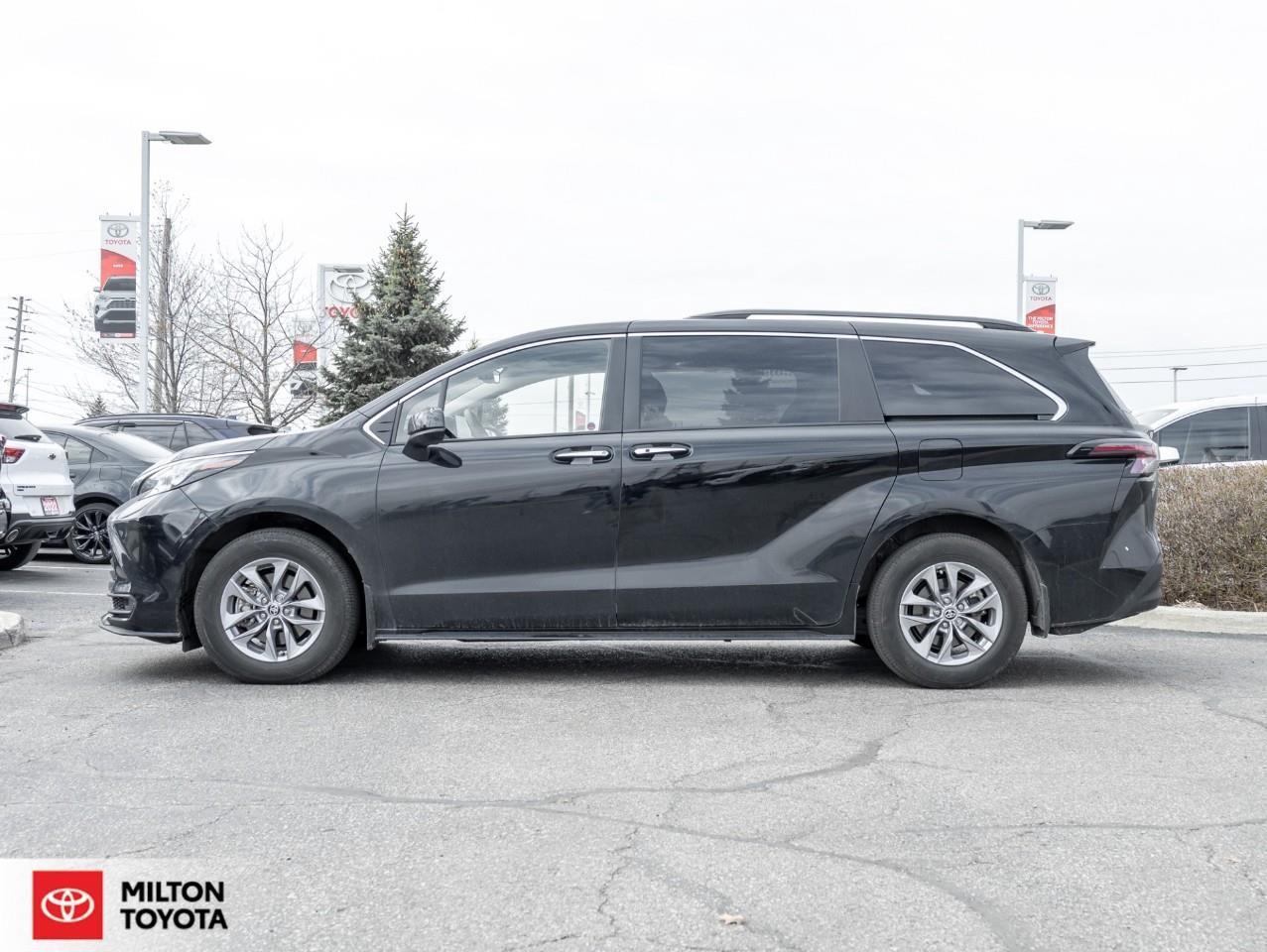 2025 Toyota Sienna 8 PASSENGER SUNROOF LEATHER REMOTE CONNECT ONE OWN Photo