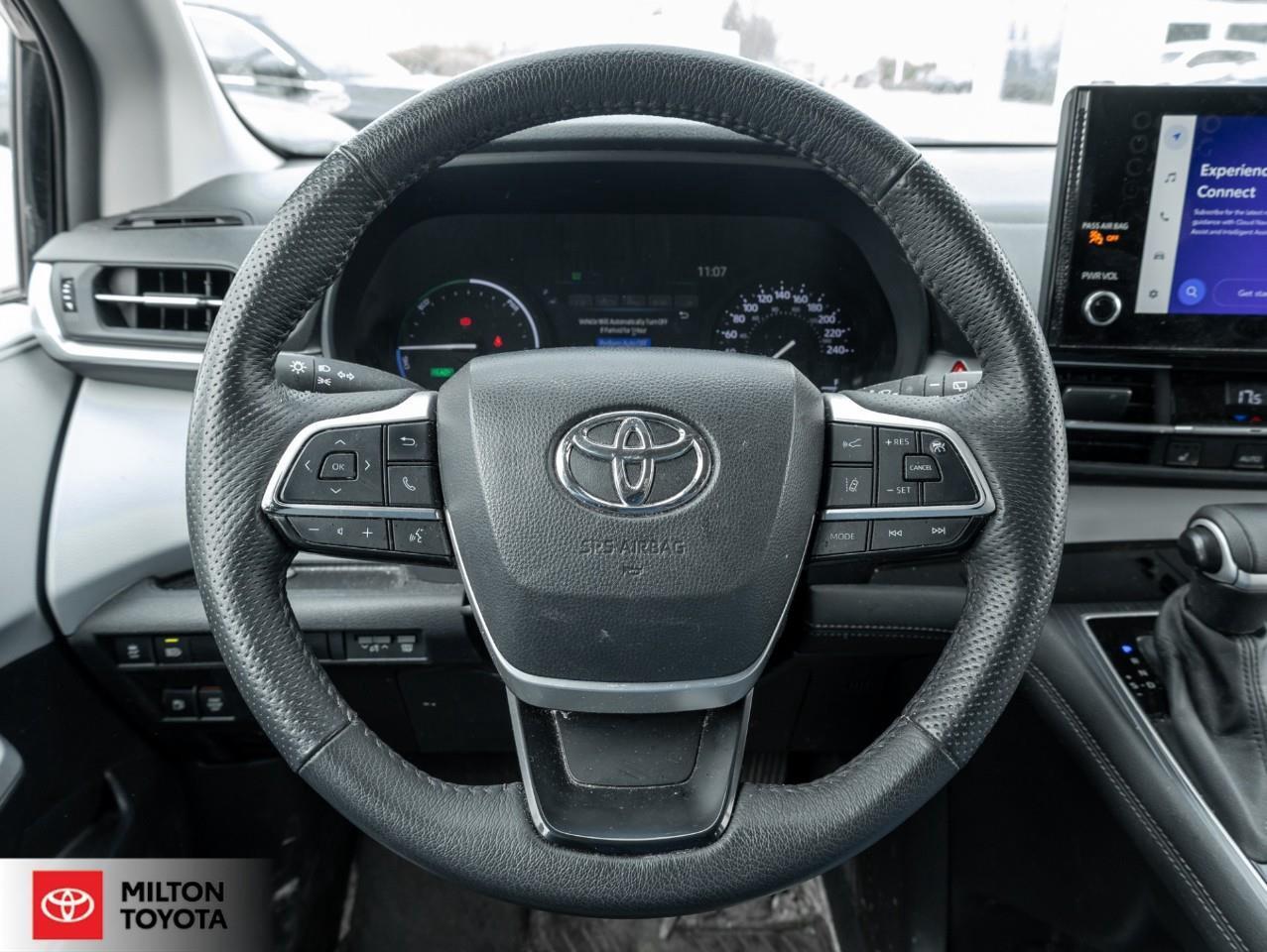 2025 Toyota Sienna 8 PASSENGER SUNROOF LEATHER REMOTE CONNECT ONE OWN Photo