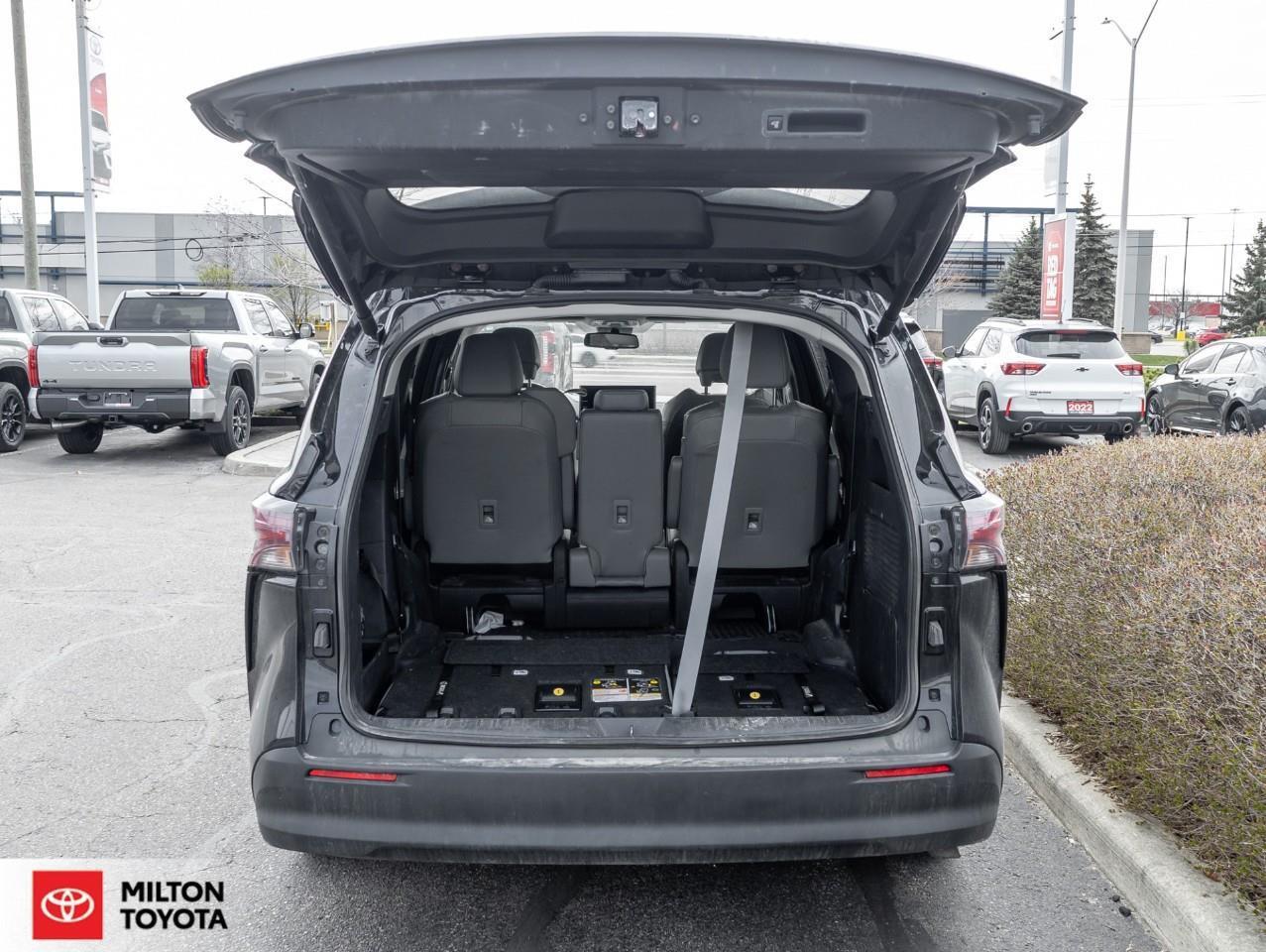 2025 Toyota Sienna 8 PASSENGER SUNROOF LEATHER REMOTE CONNECT ONE OWN Photo