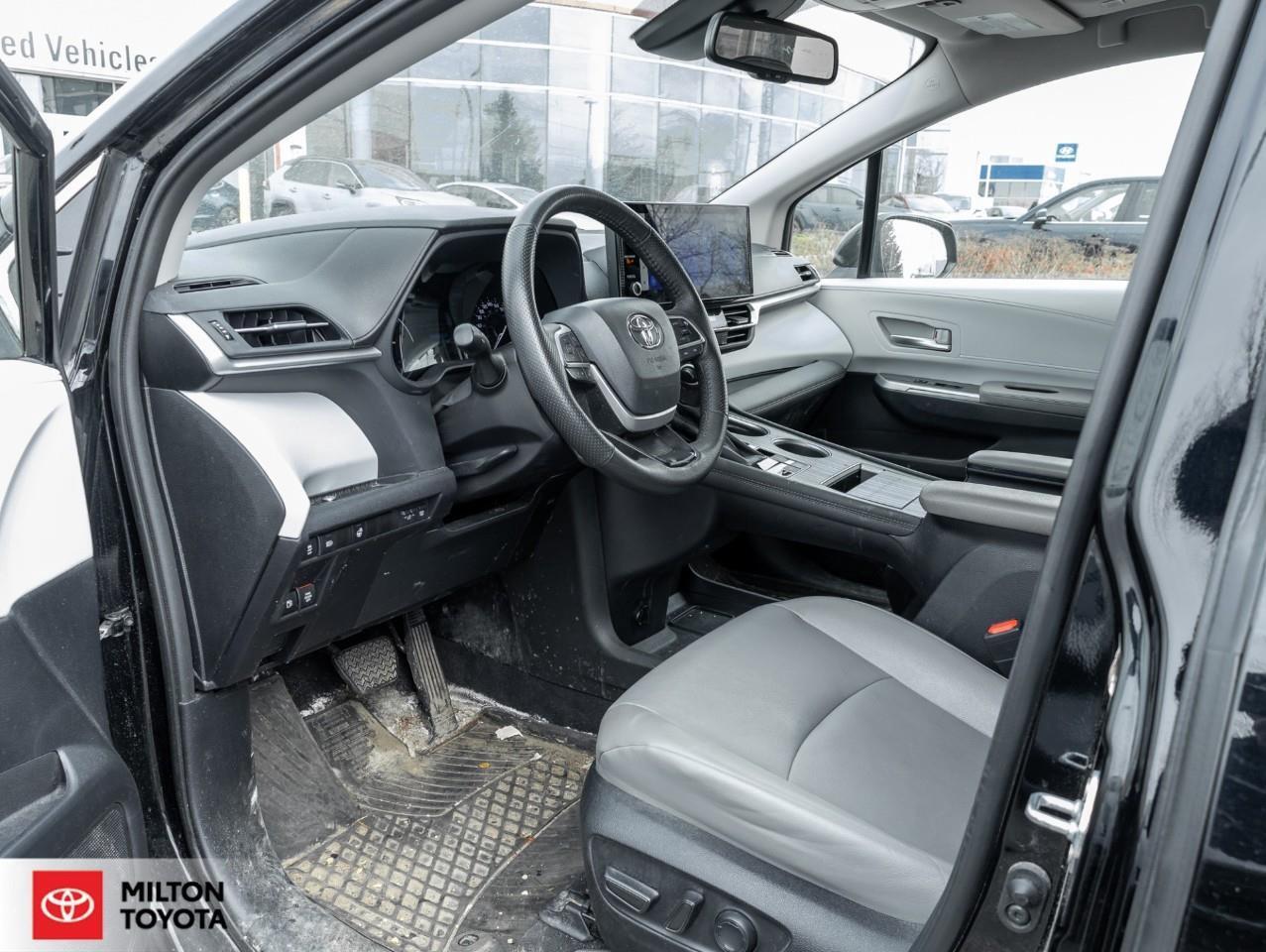 2025 Toyota Sienna 8 PASSENGER SUNROOF LEATHER REMOTE CONNECT ONE OWN Photo