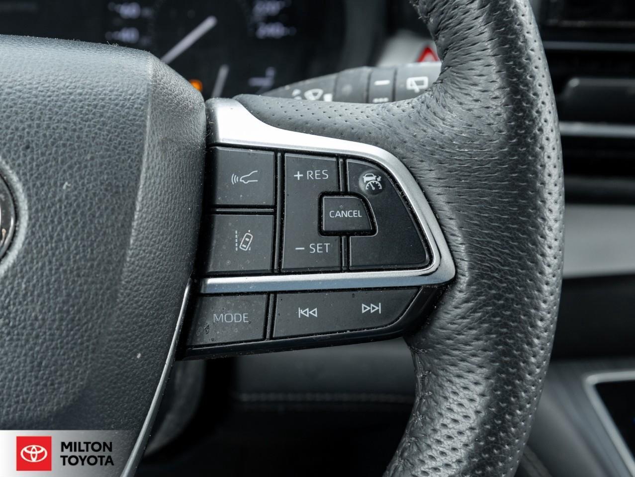 2025 Toyota Sienna 8 PASSENGER SUNROOF LEATHER REMOTE CONNECT ONE OWN Photo
