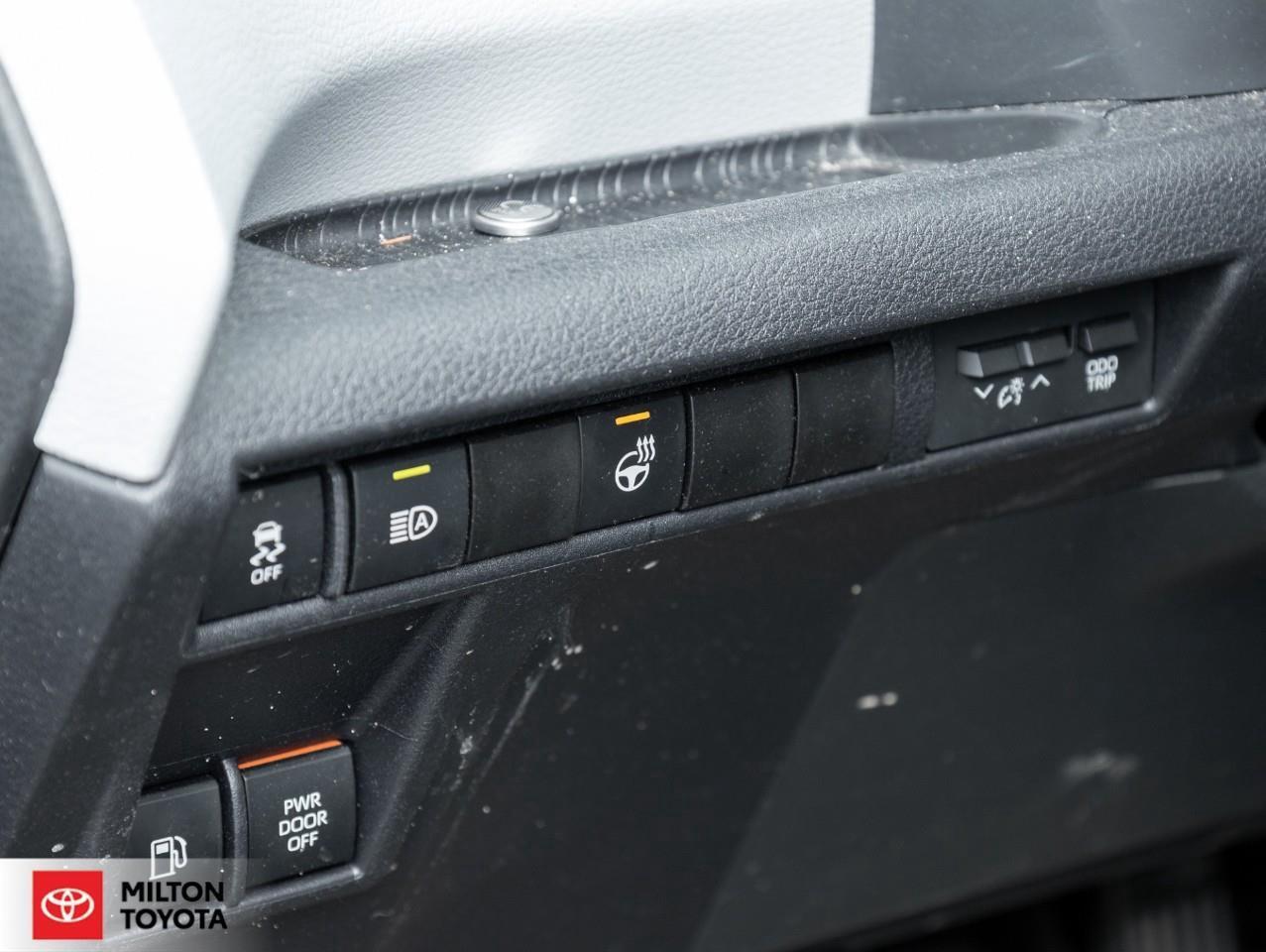 2025 Toyota Sienna 8 PASSENGER SUNROOF LEATHER REMOTE CONNECT ONE OWN Photo