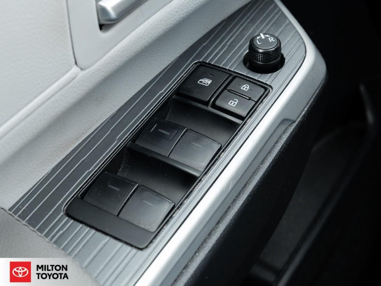 2025 Toyota Sienna 8 PASSENGER SUNROOF LEATHER REMOTE CONNECT ONE OWN Photo