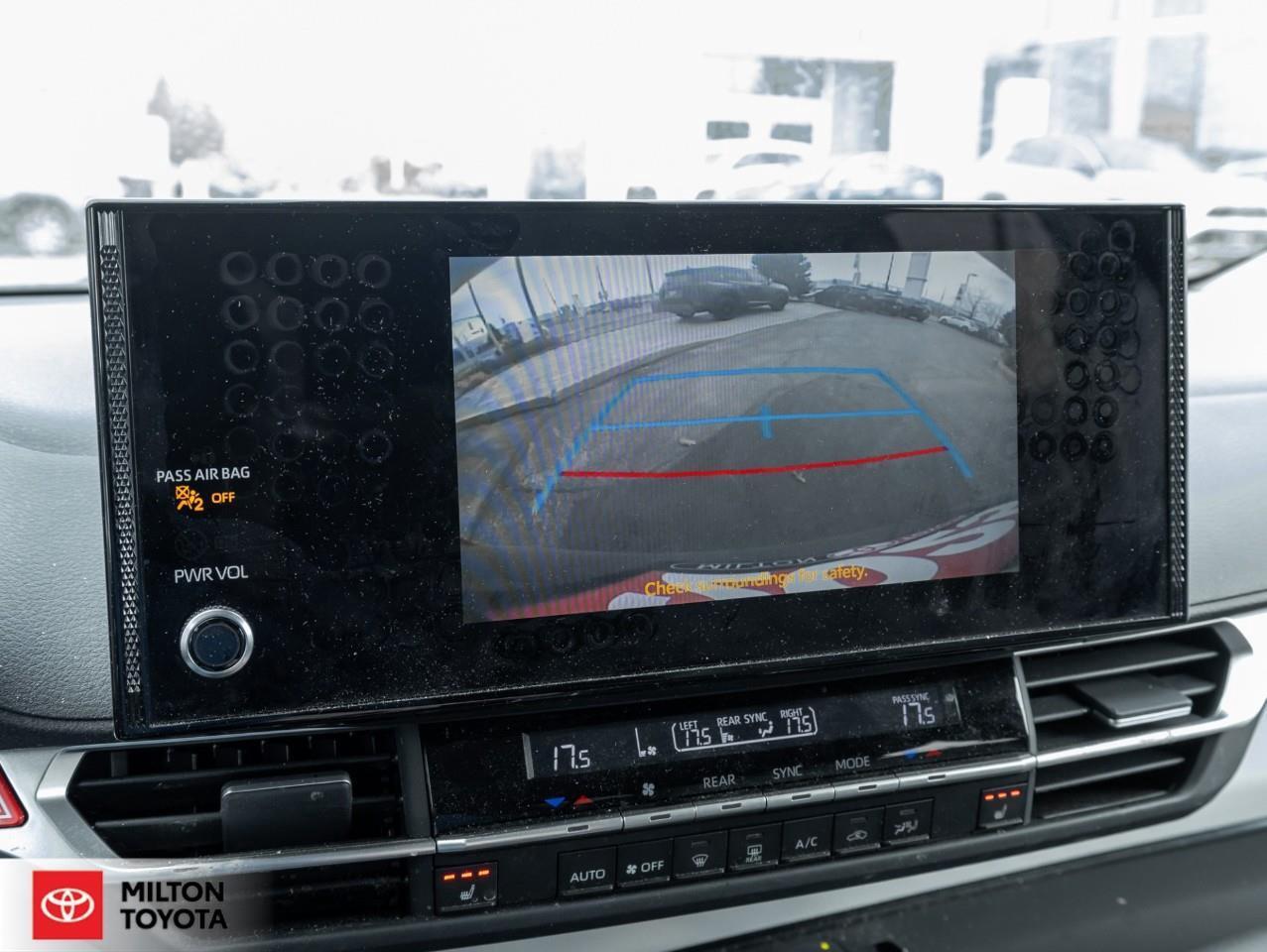 2025 Toyota Sienna 8 PASSENGER SUNROOF LEATHER REMOTE CONNECT ONE OWN Photo