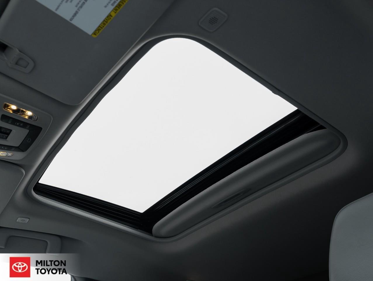 2025 Toyota Sienna 8 PASSENGER SUNROOF LEATHER REMOTE CONNECT ONE OWN Photo
