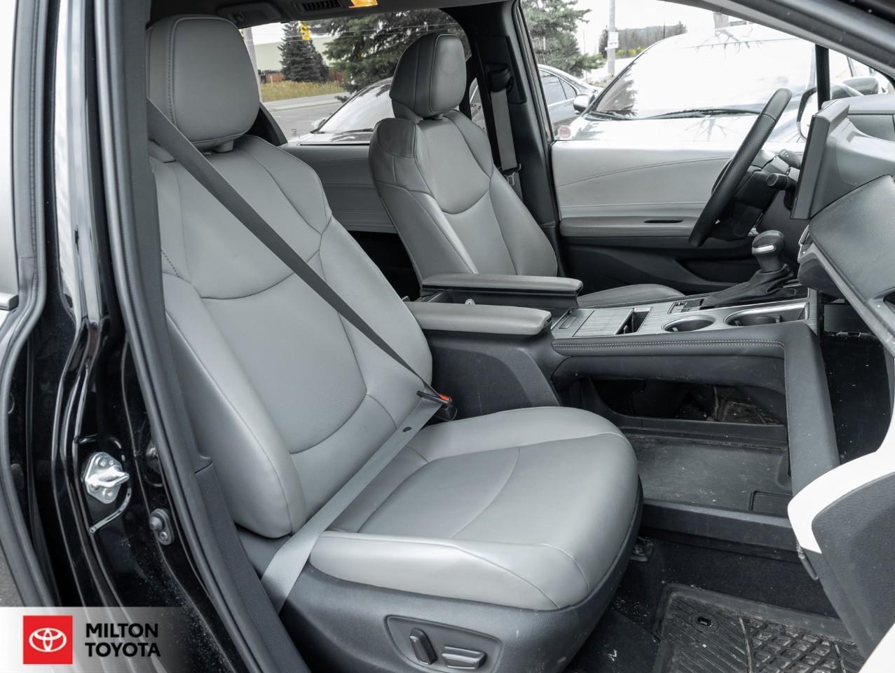 2025 Toyota Sienna 8 PASSENGER SUNROOF LEATHER REMOTE CONNECT ONE OWN Photo