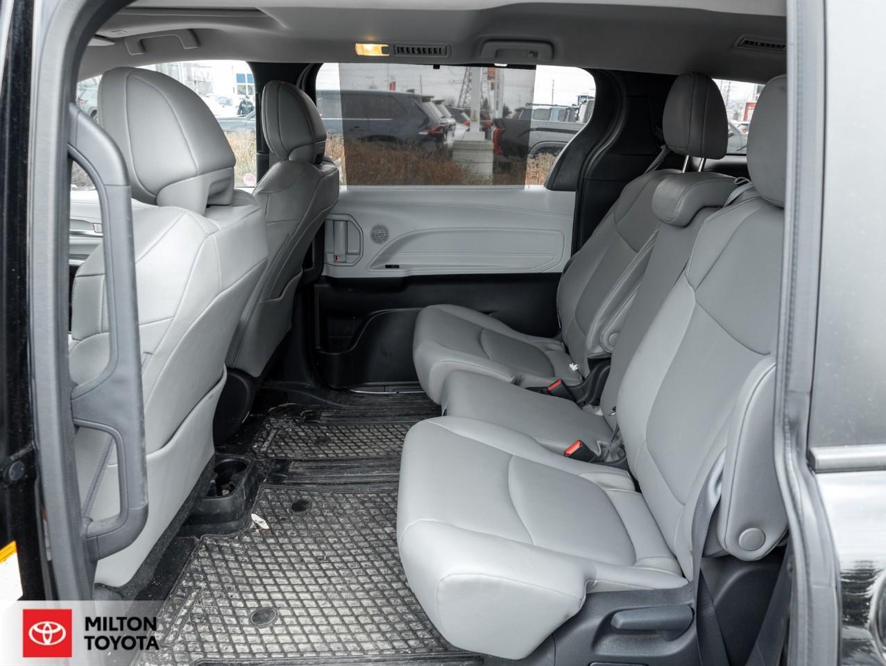 2025 Toyota Sienna 8 PASSENGER SUNROOF LEATHER REMOTE CONNECT ONE OWN Photo