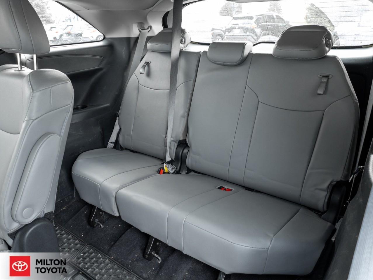 2025 Toyota Sienna 8 PASSENGER SUNROOF LEATHER REMOTE CONNECT ONE OWN Photo