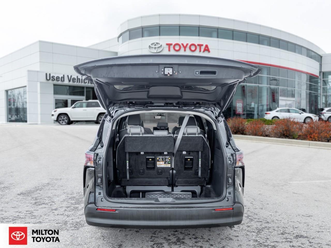 2025 Toyota Sienna 8 PASSENGER SUNROOF LEATHER REMOTE CONNECT ONE OWN Photo