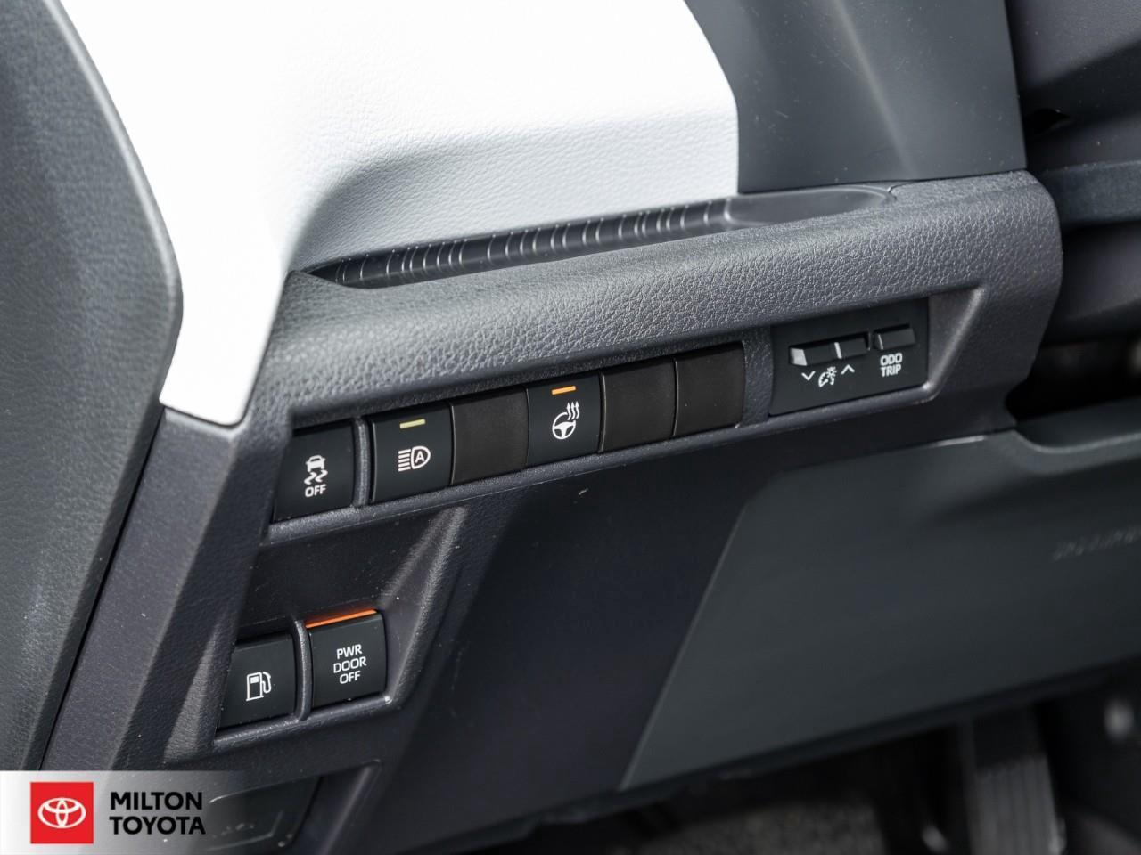 2025 Toyota Sienna 8 PASSENGER SUNROOF LEATHER REMOTE CONNECT ONE OWN Photo