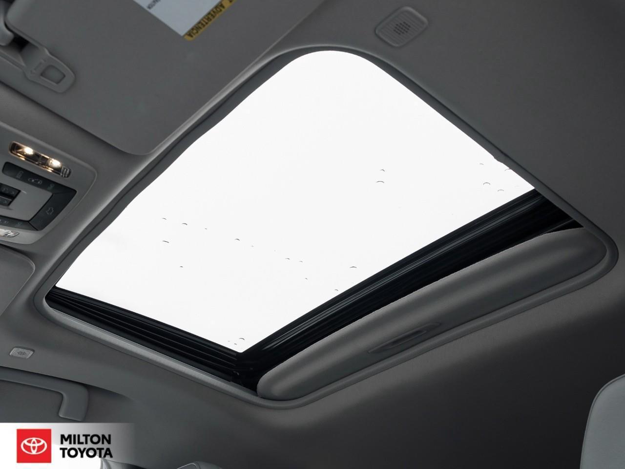 2025 Toyota Sienna 8 PASSENGER SUNROOF LEATHER REMOTE CONNECT ONE OWN Photo