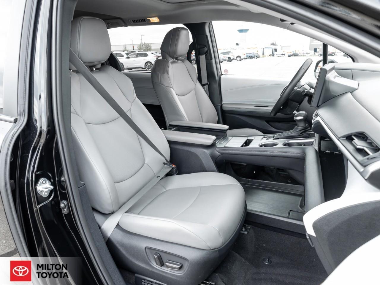 2025 Toyota Sienna 8 PASSENGER SUNROOF LEATHER REMOTE CONNECT ONE OWN Photo