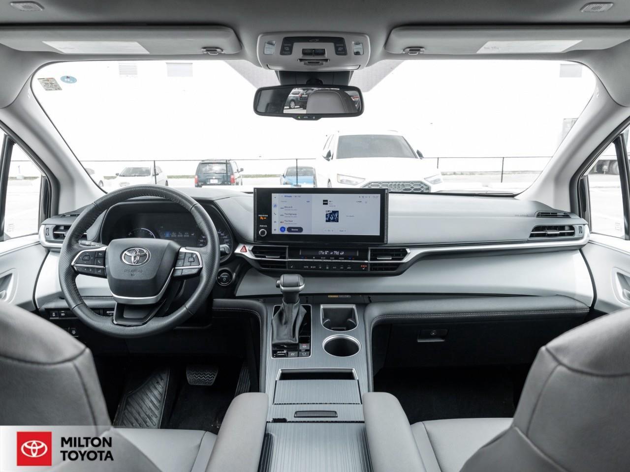 2025 Toyota Sienna 8 PASSENGER SUNROOF LEATHER REMOTE CONNECT ONE OWN Photo