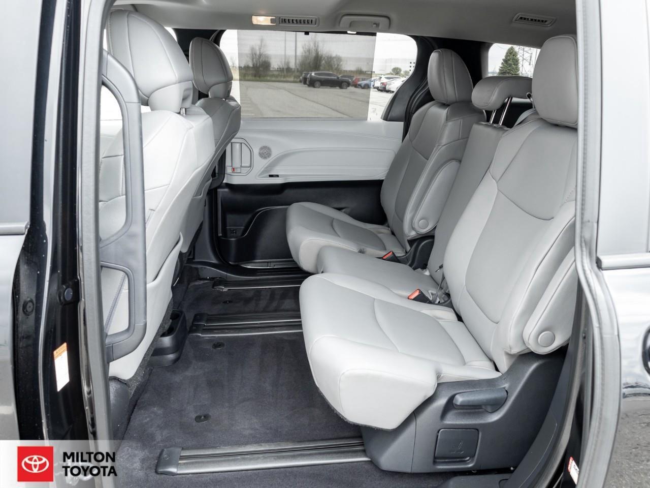 2025 Toyota Sienna 8 PASSENGER SUNROOF LEATHER REMOTE CONNECT ONE OWN Photo