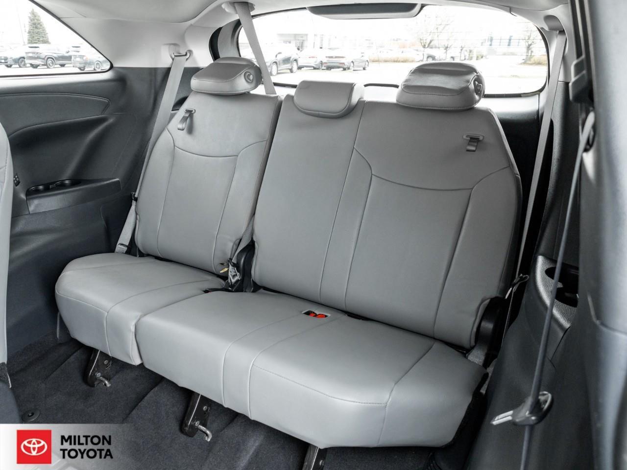 2025 Toyota Sienna 8 PASSENGER SUNROOF LEATHER REMOTE CONNECT ONE OWN Photo
