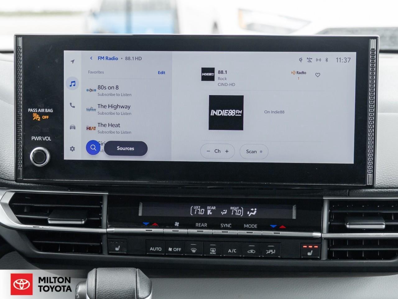 2025 Toyota Sienna 8 PASSENGER SUNROOF LEATHER REMOTE CONNECT ONE OWN Photo