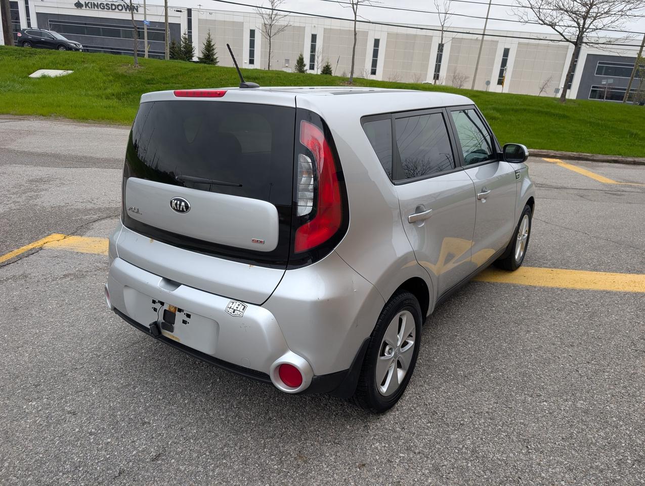 2014 Kia Soul Manual Certified Only 134,000 Km fuel efficient Photo
