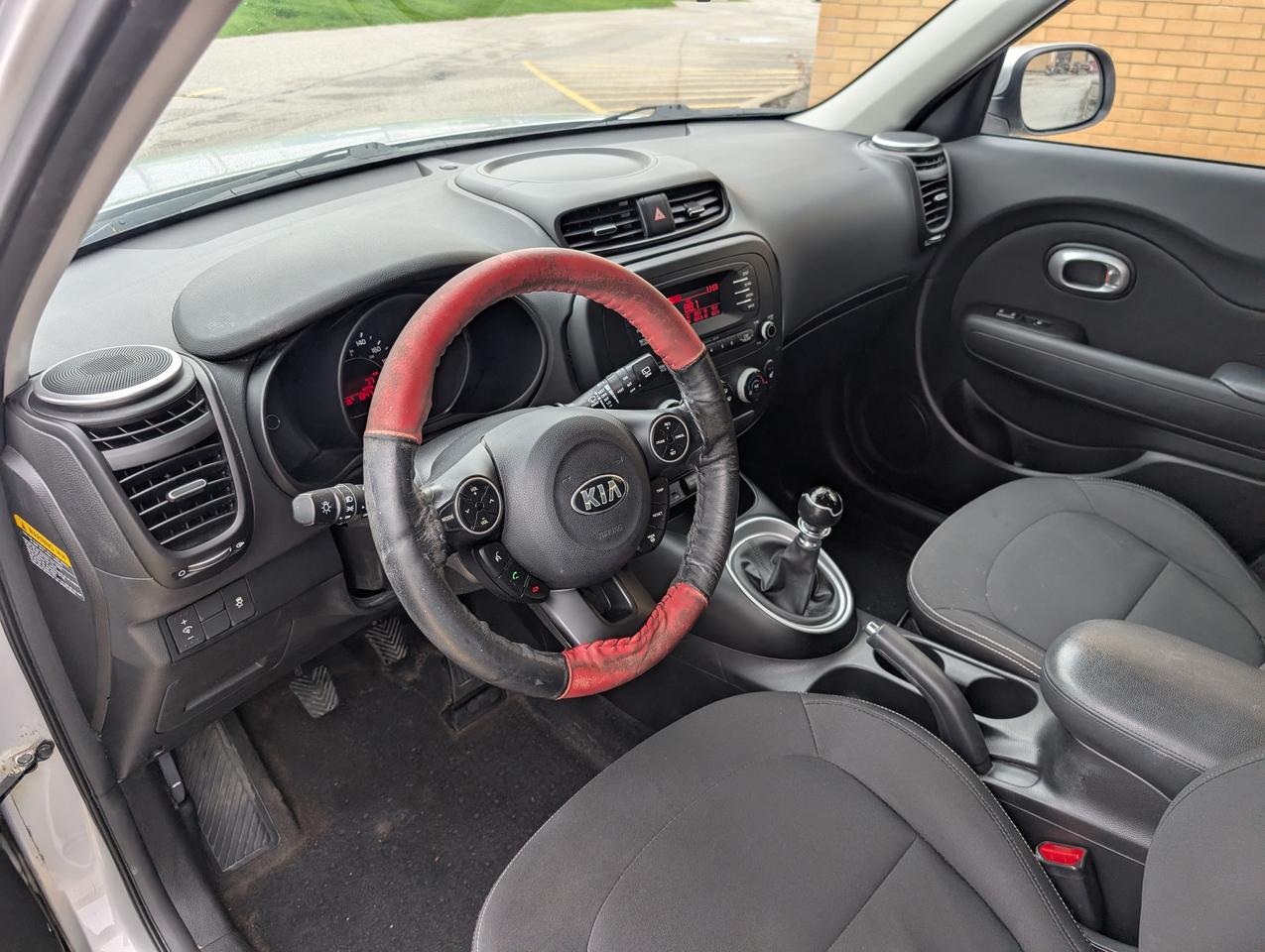 2014 Kia Soul Manual Certified Only 134,000 Km fuel efficient Photo