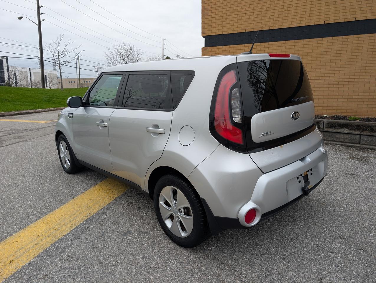 2014 Kia Soul Manual Certified Only 134,000 Km fuel efficient Photo