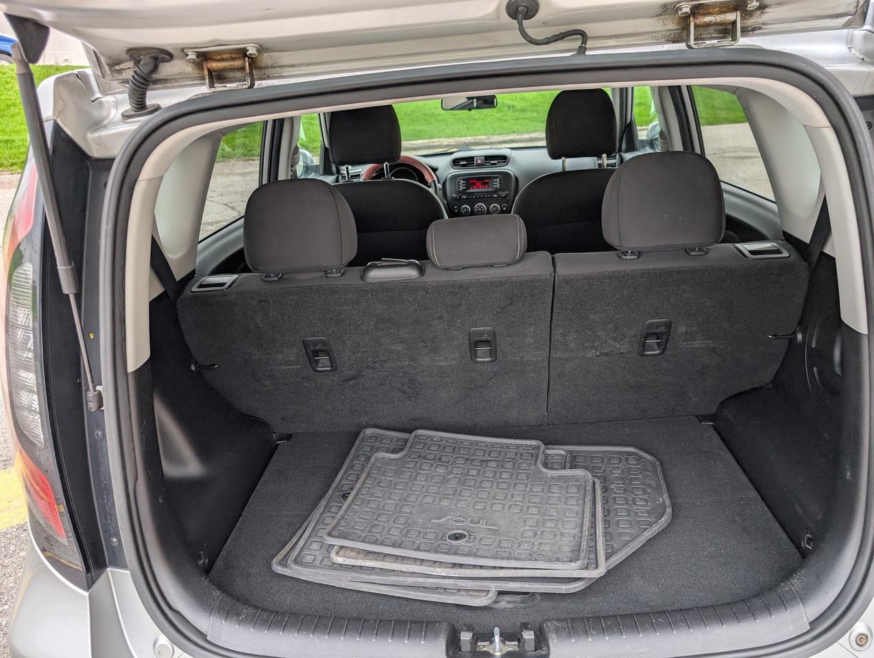 2014 Kia Soul Manual Certified Only 134,000 Km fuel efficient Photo