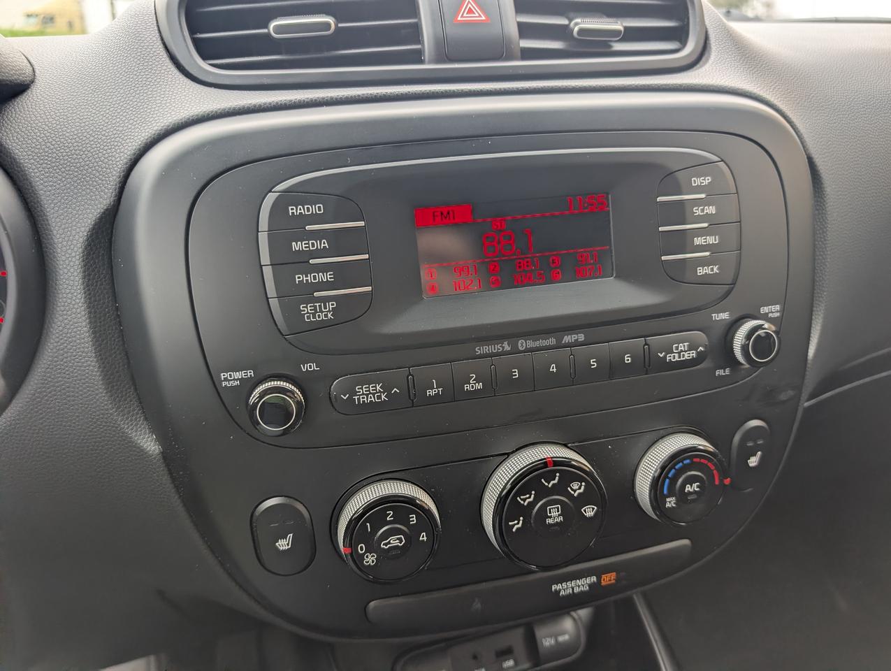 2014 Kia Soul Manual Certified Only 134,000 Km fuel efficient Photo