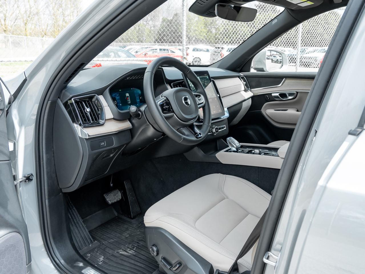 2025 Volvo XC90 2025.5 B6 AWD Core CARDAMOM  21" WHEEL  FR 3.49%* Photo
