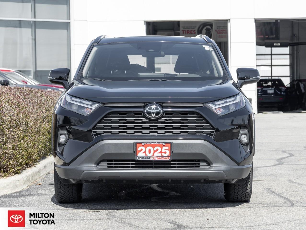 2025 Toyota RAV4 LEATHER SUNROOF REMOTE CONNECT ONE OWNER TCUV XLE Photo