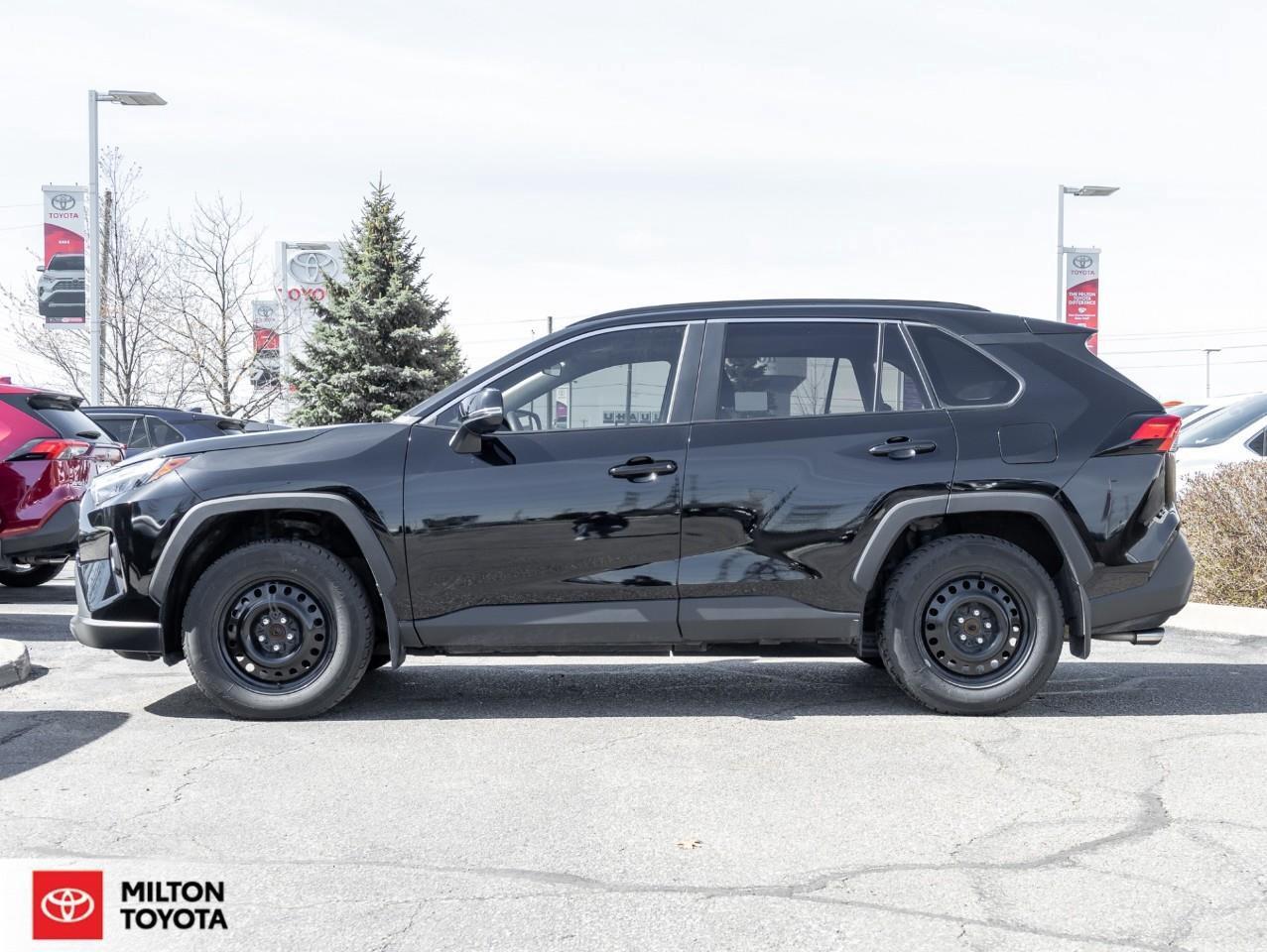 2025 Toyota RAV4 LEATHER SUNROOF REMOTE CONNECT ONE OWNER TCUV XLE Photo