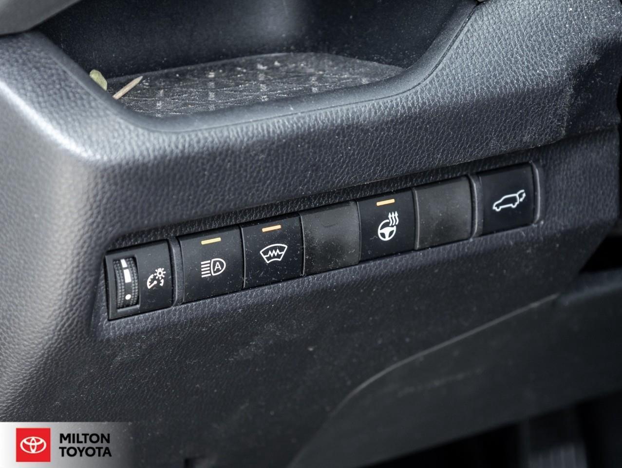 2025 Toyota RAV4 LEATHER SUNROOF REMOTE CONNECT ONE OWNER TCUV XLE Photo
