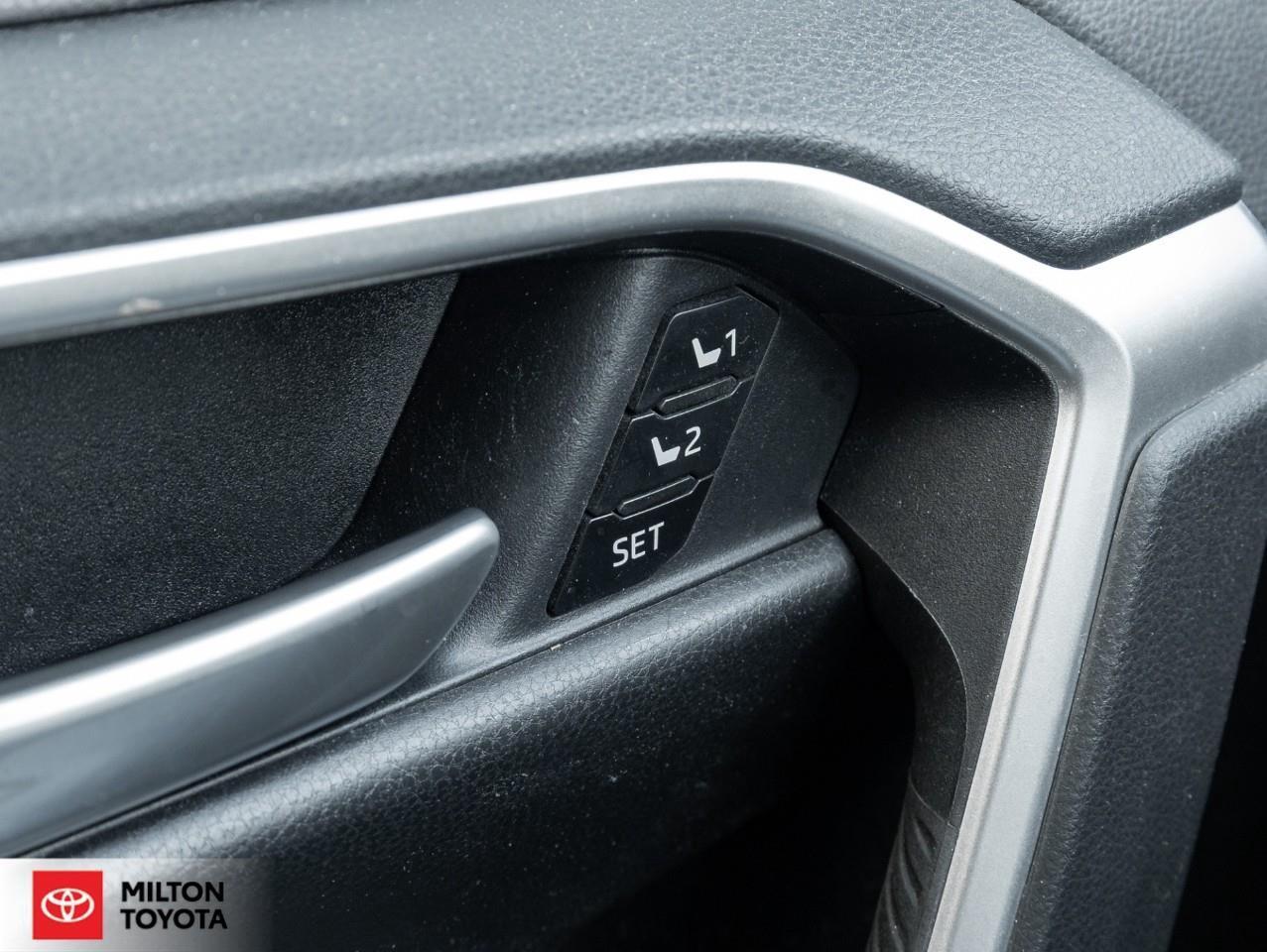 2025 Toyota RAV4 LEATHER SUNROOF REMOTE CONNECT ONE OWNER TCUV XLE Photo